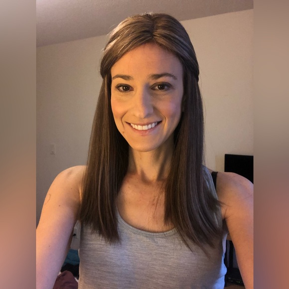 Real hair wig. Very cute. Can be styled curly or straight. - Picture 7 of 8